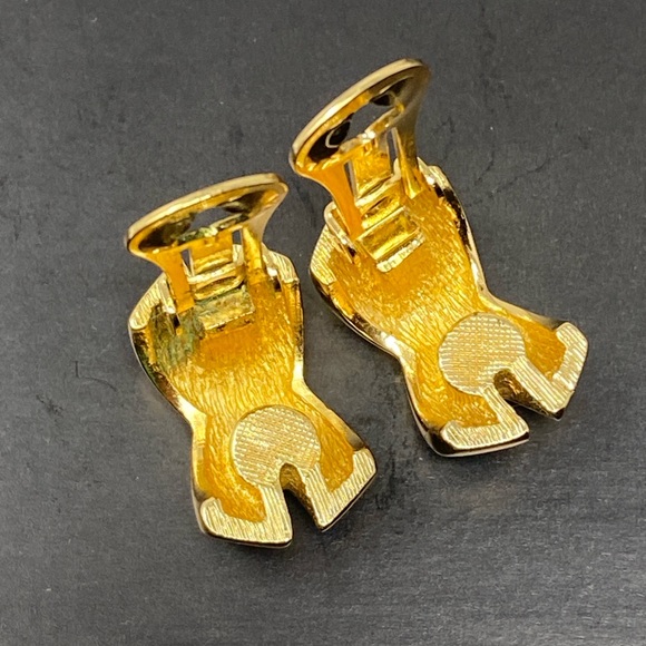 Christian Dior Vintage Gold  Tone X Clip Earrings - Picture 9 of 14
